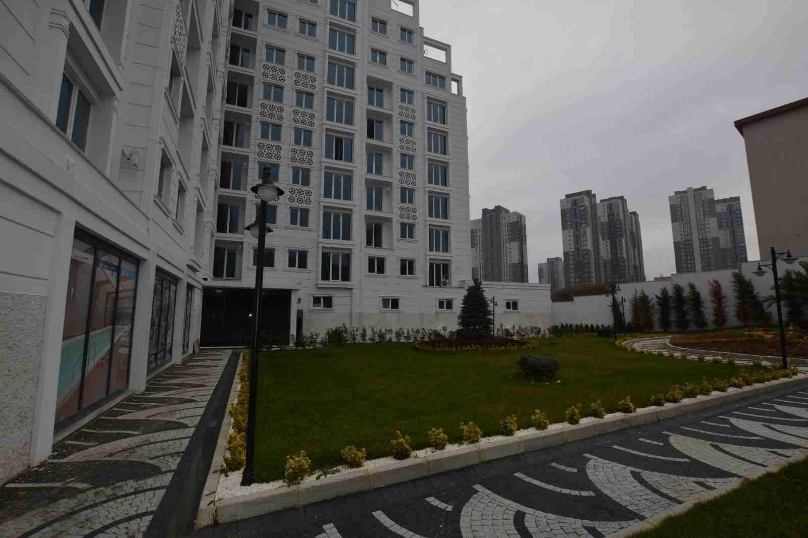 ميزات مشروع برج الأزرق
يتم تنفيذ المشروع في إسنيورت إسطنبول.
يرتفع في كتل تتكون من ترتيبات مجاورة. تم تصميم المشروع بحيث يتألف من 3 كتل تضم 128 شقة.
بالإضافة إلى المساكن ،
فإن المشروع الذي يضم...